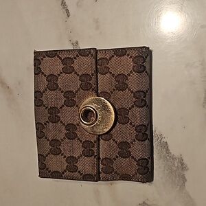 Gucci kiss wallet
